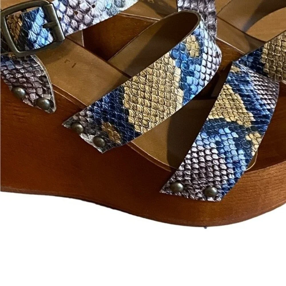 Madden Girl sexy snakeskin platform shoes, chunky wood 3.5 heels size 6